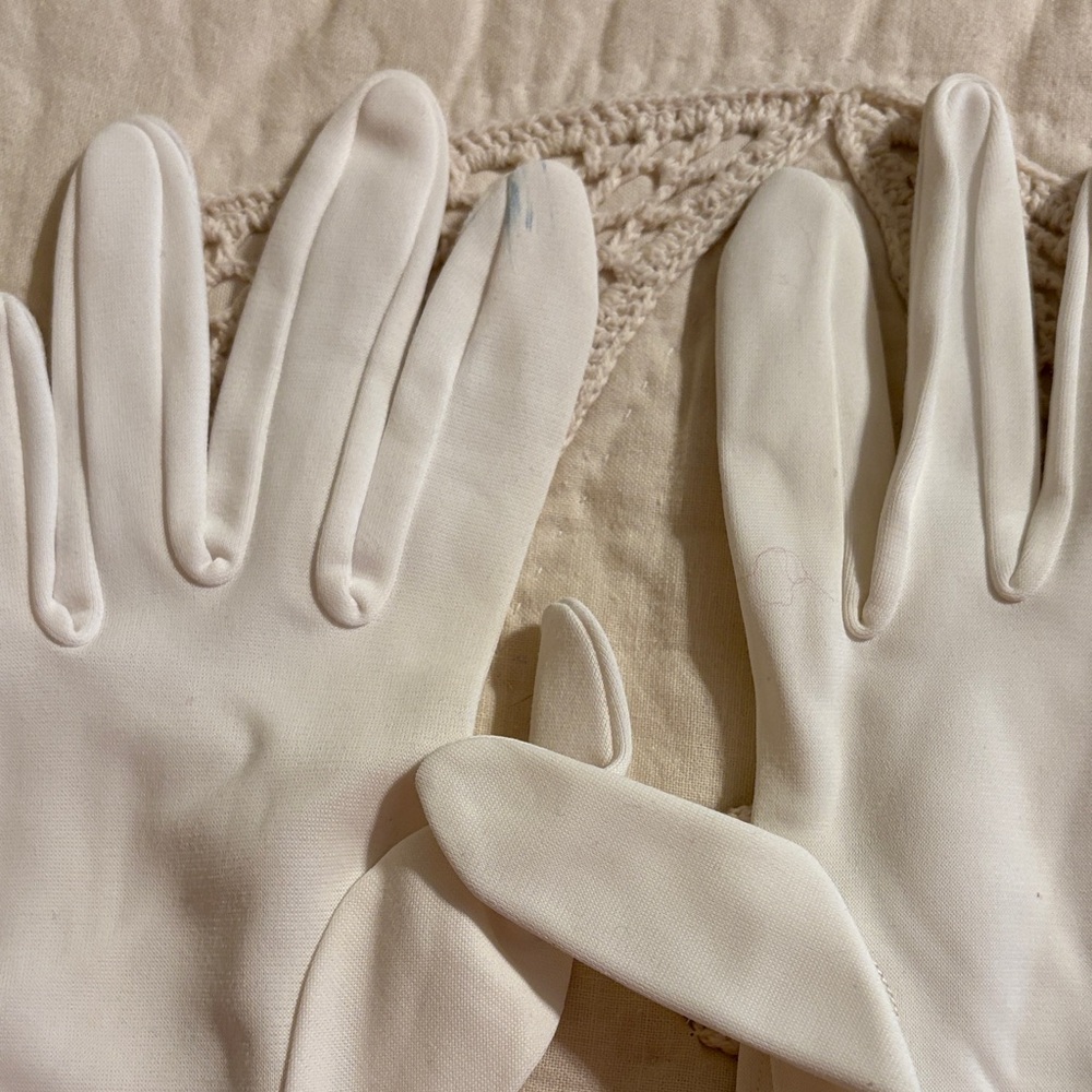 Elegant White Lace Trim Gloves Vintage - Picture 3 of 3